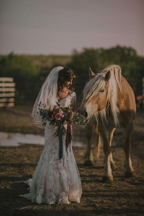 Cowboy wedding with cowboy and cowgirl. Ranch wedding ideas with horses. Country wedding with rustic decor. Country wedding ideas. Barn Wedding Venue. Weddings in Idaho on ranches #westernwedding Wedding Ideas With Horses, Wedding Ideas Barn, Ranch Wedding Ideas, Wedding Dress Mermaid Lace, Country Wedding Pictures, Veil Simple, Dresses Videos, Country Wedding Ideas, Country Western Wedding