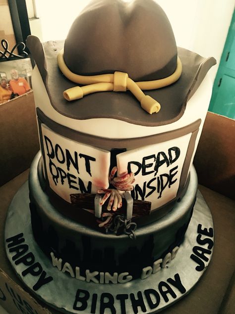 The Walking Dead birthday cake! Twd Cake Ideas, Twd Birthday Party, The Walking Dead Birthday Party, Walking Dead Birthday Cake, Walking Dead Birthday Party, Cake Boos, Walking Dead Birthday, Walking Dead Cake, Walking Dead Party