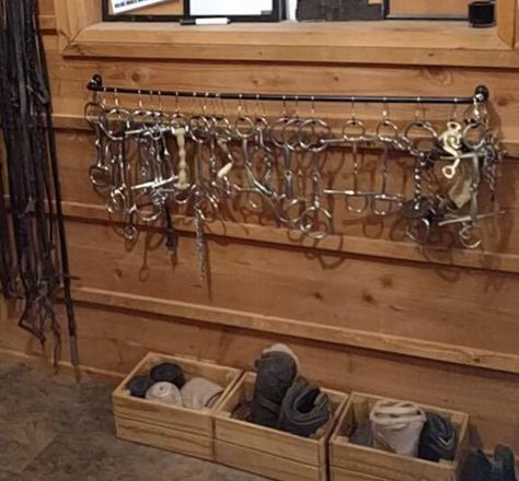 Easy bit storage for the tack room. Mount a curtain rod to the wall (this one is adjustable width), and then use shower curtain hangers to hold each bit. Each bit is easily removable whenever you need it. www.winningtimefarm.com Horse Bit Storage Ideas, Horse Bit Storage, Beautiful Tack Room, Tack Room Storage Ideas, Tack Room Ideas Diy, Feed Room Organization, Stable Ideas Tack Room, Small Tack Room Ideas, Tack Room Storage