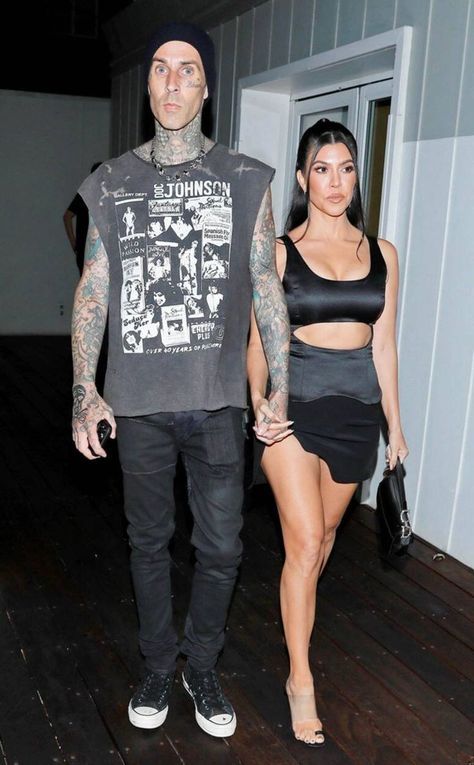 Travis Barker & Kourtney Kardashian Date night! The hot couple attends a Galore x PrettyLittleThing party in West Hollywood. Kourtney Kardashian 2018, 90s Girl Fashion, Kardashians Jenner, 80s Rocker, Kourtney Kardashian Style, Celebrity Couple, Under The Knife, Travis Barker, Hot Women Dress