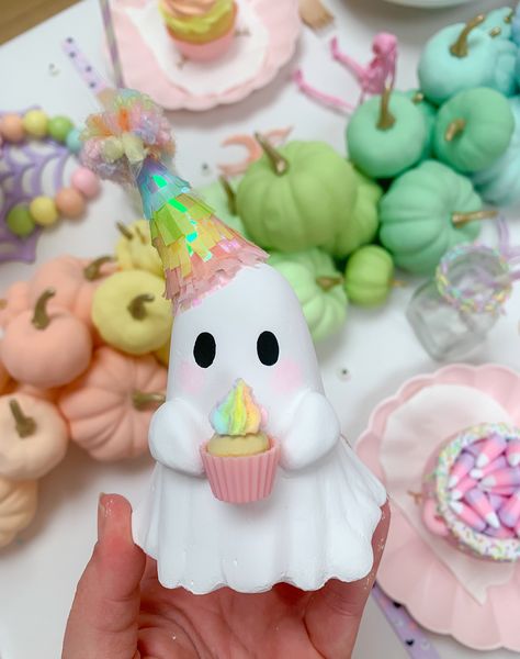 Cupcake Boo!  Made to order  This listing is for a cupcake ghost- complete with cupcake and party hat.  These are just the cutest little darlings! Perfect to add a bit of pastel cuteness to your Halloween decor.  Each ghost is made from a hard plaster so please handle with care. Due to the nature of the plaster- please expect air bubbles and uneven textures.  Each one measures 6.5  in height (excluding hat)  x 7.5cm wide.  This listing is for one ghost Each ghost is made to order - Please be awa Cutesy Halloween Decor, Halloween Pastel Decor, Halloween Decorations Pastel Colors, Pastel Halloween, Pastel Halloween Decor, Cute Clay Ghost, Cute Ghost Figurine, Ghost Decoration, Halloween Decor