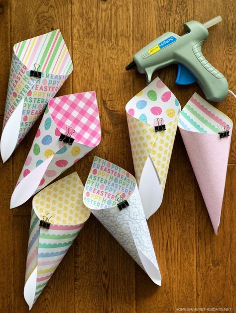 Diy Easter Bags, Easter Candy Crafts, Diy Easter Treats, Affordable Party Favors, Cones Diy, Easter Paper Crafts, Candy Cone, Easter Treat Bags, Creative Origami