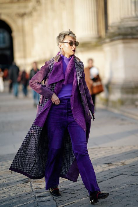 Fall’s Biggest Fashion Trend Costs $0 to Follow Purple Monochrome Outfit, Monochrome Outfit Casual, Outfit Ideas With Sweatpants, Monochrome Outfit Ideas, Monochrome Party, Purple Monochrome, Cold Fashion, Monochromatic Fashion, 30 Outfits