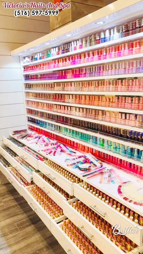 Nail Shops Interior, Nail Supply Store Design, Small Nail Shop Decor Ideas, Nail Art Shop Interior Design, Mini Nail Salon, Small Nail Salon Ideas, Nail Shed, Nail Technician Room, Nail Studio Decor