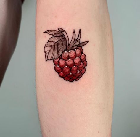 Raspberry Tattoo, Strawberry Tattoo, Fruit Tattoo, American Traditional Tattoo Ideas, Traditional Tattoo Ideas, Food Tattoos, Petit Tattoo, M Tattoos, L Tattoo