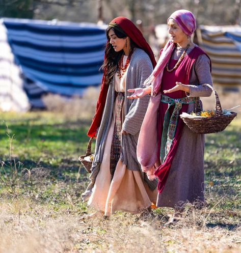 Biblical Outfits For Women, Ancient Jewish Clothing, Bible Costumes For Women, Biblical Outfits, Mary Magdalene The Chosen, Jewish Woman Clothing, Bible Clothing, Biblical Clothing, Biblical Costumes