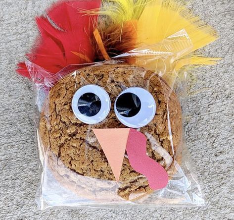 Cute Thanksgiving Classroom Treats Your Students Will Love Cute Thanksgiving Treats For Coworkers, Thanksgiving Gifts For Nursing Home, Classmate Thanksgiving Gifts, Thanksgiving Work Gift Ideas, School Thanksgiving Party Food, Thanksgiving Class Gifts For Kids, Thanksgiving Goodies For Kids, Turkey Basket Ideas, Thanksgiving Goodie Bags For Kids School