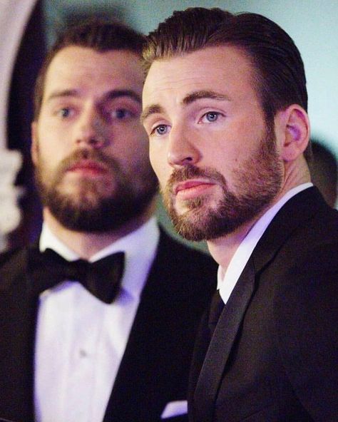 3,733 Me gusta, 24 comentarios - Chris Evans (@chrisevansvogue) en Instagram: "Imagine these guys are looking at you. I’m ovaries are screaming . . .  #captainmarvel…" Henry Cavill And Chris Evans, Chris Evans Kiss, Chris Evans Beard, Girls Who Workout, Oh Captain My Captain, Captain My Captain, Chris Evans Captain America, Marvel Captain America, Chris Pine