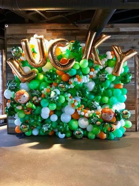 Birthday Party Ideas 21st, Gold Balloon Arch, 21st Decorations, Balloons Decor, St Patrick's Day Decorations, Saint Patties, Balloon Banner, Balloon Wall, Gold Balloons