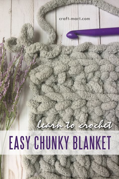 Are you interested in learning how to arm-knit or finger-knit chunky blanket that is so cozy that it will fill up your home with a really warm hygge feeling? Learn how to make DIY chunky knit blanket (arm knit or finger knit). In fact, this ultimate DIY project doesn't require any special skills and may take as little as 40 minutes! Just imagine learning in a few minutes how to make a chunky knit blanket for $17. You don't even need any tools (aka knitting needles or crochet hooks) for this ... Easy Crochet Patterns Free Beginners, Diy Chunky Knit Blanket, Big Yarn Blanket, Finger Knitting Blankets, Chunky Blanket Diy, Chunky Blanket Pattern, Arm Crocheting, Chunky Yarn Blanket, Chunky Yarn Crochet