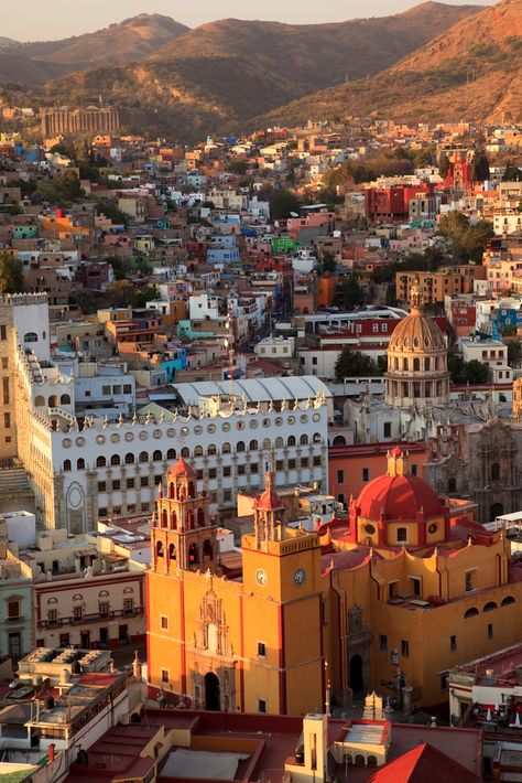 Guanajuato es uno de los estados más bellos de México. Ahí tenemos #CasasEnRentaEnGuanajuatoCentro #Lamudi #Guanajuato #México #RealEstate #Bienesraíces We Built This City, Vision Board Manifestation, Seaside Towns, North America Travel, Caribbean Islands, America Travel, Central America, Mexico City, South America