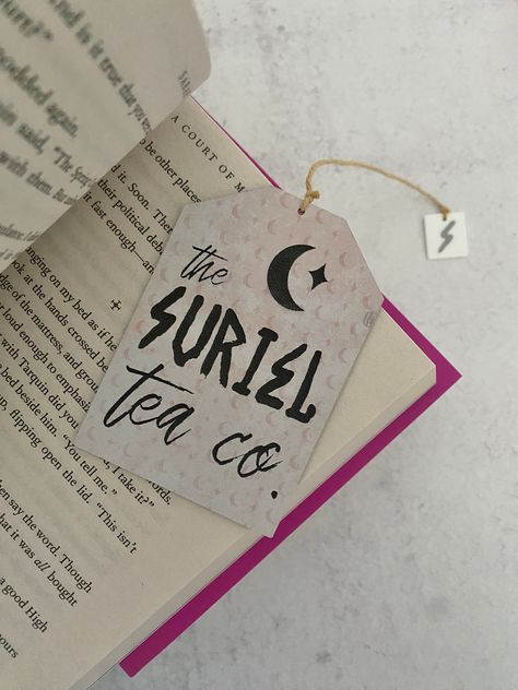 Are you ready to "spill the tea" with the Suriel? Keep your place in your latest read with this officially licensed Suriel Tea Company bookmark. Perfect for ACOTAR lovers and anyone who loves a quirky twist on a bookmark. From A Court of Thorns and Roses, by Sarah J. Maas, c 2015. Artwork by Amy Olszak of zoo&roo. Created with permission of Writers House LLC acting as agent for the author. Acotar Bookmarks Diy, Acotar Gift Ideas, Acotar Diy, Acotar Gifts, Acotar Bookmarks, Reading Retreat, Bookish Crafts, The Suriel, Booktok Merch