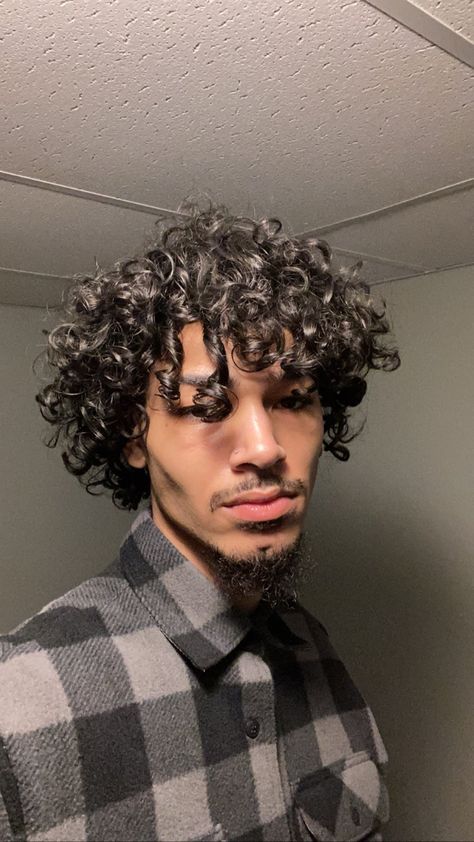 Taper Fade Curly Hair, Afro Hairstyles Men, Men's Curly Hairstyles, Natural Hair Men, Braids For Boys, Guy Haircuts Long, Light Skin Men, Black Men Haircuts, Curly Bangs