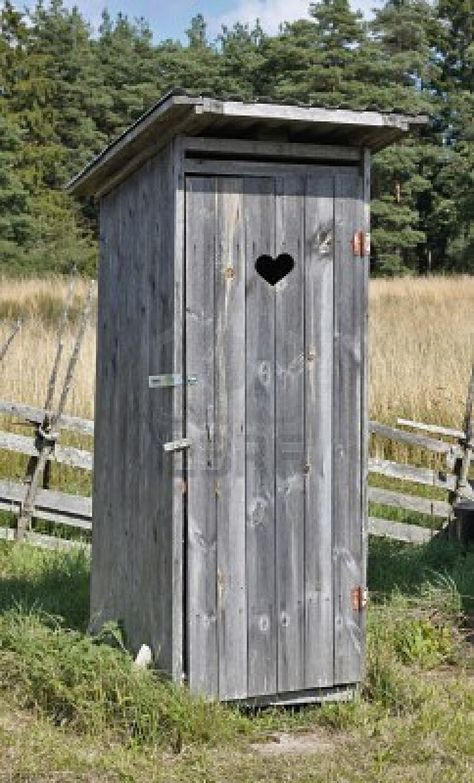 Outhouse Outhouse Shed, Outhouse Bathroom, Out Houses, Outdoor Toilet, Down On The Farm, Tool Sheds, Garden Stuff, Building Ideas, Old Farm