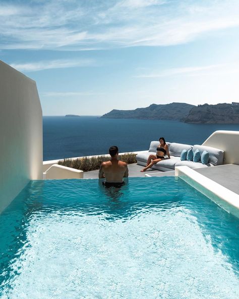 Recently renovated, the luxurious Canaves Oia Suites is a stunning minimalist oasis set right in the midst of #Oia. #Santorini #Greece #besthotels #luxury #honeymoon #swimmingpool Best Hotels In Santorini, Greece Resorts, Santorini Honeymoon, Greece Villa, Greece Honeymoon, Lifestyle Entrepreneur, Santorini Hotels, Luxury Boat, Greece Hotels