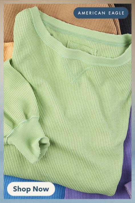 Cozy waffle fabric + soft fleece/Long sleeves/Crew neck/This sweatshirt is Real Good: made with the planet in mind and a promise to continue to do better American Eagle Sweatshirt, Oversized Hoodies, Plaid Baby, Sweatshirts For Women, Big Hug, Chelsea Boots Women, American Eagle Sweater, Cute Preppy Outfits, Cute Comfy Outfits