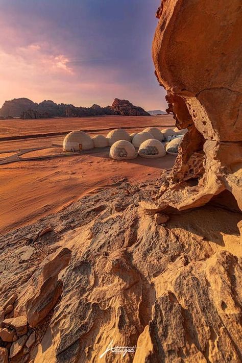 Glamping In Jordan - The 5 Best Luxury Desert Camps In Wadi Rum - CHARLIES WANDERINGS Jordan Desert, Outdoor Barbecue Area, Desert Luxury, Petra Travel, Desert Camping, Wadi Rum Jordan, Camp Ground, Desert Camp, Maligne Lake