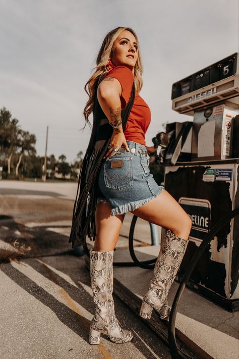 Kerosene Photoshoot, Western Gas Station Photoshoot, Old Gas Station Photoshoot, Gas Station Photoshoot, Western Photoshoot Ideas, 16 Photoshoot, Boho Photoshoot, Western Photoshoot, Western Photo