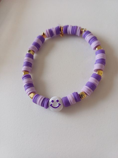 Purple Bracelet Clay Beads, Purple Clay Bead Bracelet Ideas, Purple Bracelet Ideas, Purple Clay Bead Bracelet, Beads Bracelet Ideas, Purple Smiley Face, Bracelets Preppy, Bracelet Clay, Smiley Face Bracelet