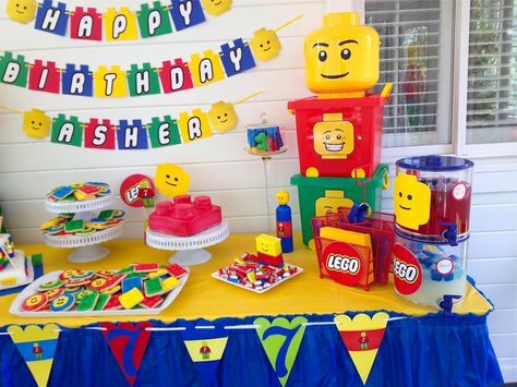 Lego Party Dessert Pastry Table Diy Lego Party, Fortnite Birthday Party Ideas, Pastry Table, Lego Party Decorations, Fortnite Birthday Party, Lego Fortnite, Lego Themed Party, Table Birthday, Fortnite Birthday