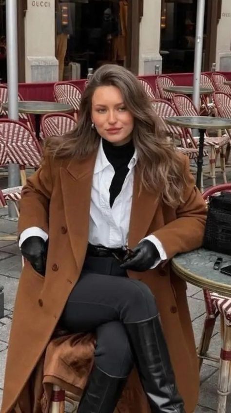 Aesthetic Lawyer, Mantel Outfit, Stile Blair Waldorf, Adrette Outfits, Elegantes Outfit Frau, Lawyer Fashion, Fest Outfits, Mode Instagram, Classy Winter Outfits