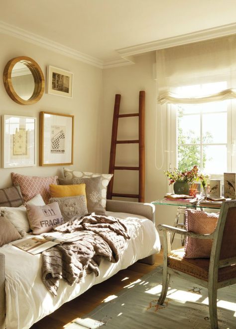 10 Tips For Great Small Guest Bedroom Ideas | Decoholic Small Guest Room Ideas, Bedroom And Office Combo Ideas, Small Guest Bedroom Ideas, Bedroom Office Combo, Guest Room Office Combo, Small Guest Rooms, Daybed Room, Guest Bedroom/office, Small Guest Room