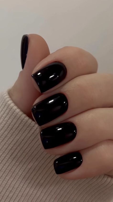 Black Nails Ideas Coffin Short, Short Nail Designs Dark Colors, Short Black Nails Acrylic, Short Black Square Nails, Black Acrylic Nails Short, Short Square Black Nails, Black Short Acrylic Nails, Short Black Nail Ideas, Short Dark Nails