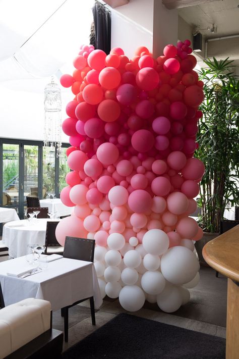 Ombre Balloon Wall, Birthday Ideas Decor, Party Ideas Wedding, Christening Balloons, Balloon Walls, Party Ballons, Backdrop Balloon, Engagement Party Ideas, Coral Wedding Flowers