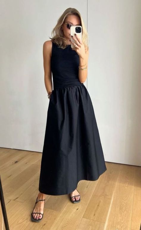 48 Skirts And Sandals Outfits For Summer - Styleoholic Black Full Skirt Outfit, Full Skirt Outfit, Sandals Outfits, Outfits For Summer, Majorca, Mein Style, Style Mistakes, Mode Inspiration, Spring Summer Outfits