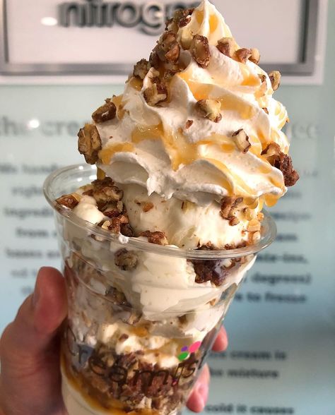 Creamistry on Instagram: “Sweet and salty, creamy and crunchy, our limited-time Pecan Praline Creation features decadent layers of our pure vanilla bean ice cream,…” Pralines And Cream, Desserts Homemade, Cookies Bakery, Free Pantry, Food Reference, Bean Ice Cream, Pecan Praline, Pecan Ice Cream, Tasty Dessert