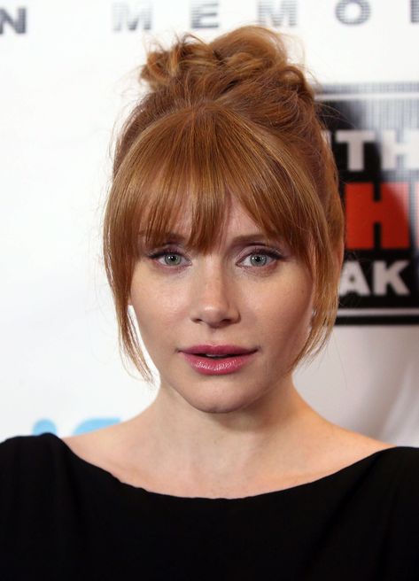 《 Bryce Dallas Howard 》 Redhead Makeup, Dallas Howard, Bryce Dallas Howard, Red Hair Woman, Hair Color Auburn, Super Hair, Trendy Hair Color, Long Hair With Bangs, Auburn Hair