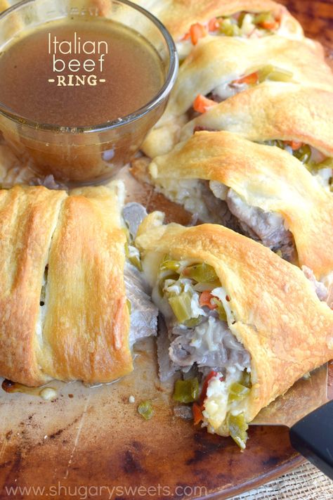 This Italian Beef Ring is a quick and easy dinner recipe. Make using my slow cooker italian beef, or store bought! Great game day appetizer too! Beef Au Jus, Italian Beef Recipes, Slow Cooker Italian Beef, Gluten Free Puff Pastry, Beef Roll, Popular Dinner Recipes, Shugary Sweets, Bite Size Appetizers, Italian Beef