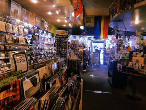 Aesthetic Records, Record Store Aesthetic, Dr Visuals, Store Aesthetic, Comic Ideas, 4k Pictures, Oc Board, Record Stores, Record Shop