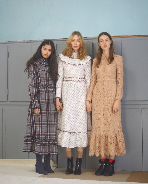 Fall Feminine Outfits, Dresses Straight, Prairie Dresses, Feminine Dresses, Short And Sweet, Prairie Style, Prairie Dress, Moda Vintage, Mode Inspo