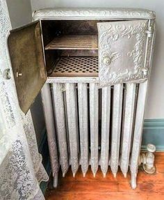 Radiator Ideas, Victorian Radiators, Old Radiators, Vintage Stoves, Cast Iron Radiators, Victorian Houses, Old House, Vintage Kitchen, Old Houses