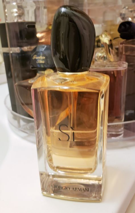 Si Giorgio Armani, Perfume Oil Recipes, Giorgio Armani Perfume, Armani Perfume, Nikah Outfit, Womens Perfume, Armani Si, Perfume Collection Fragrance, Perfume Oil