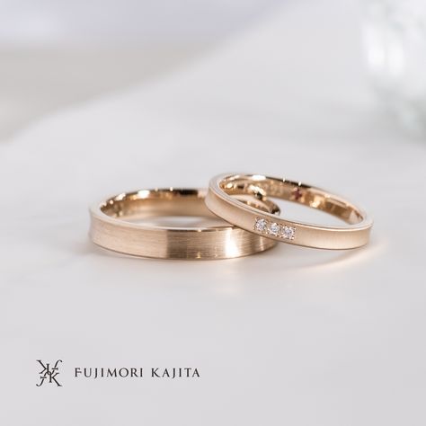 Moment wedding band design by Fujimori Kajita. Made out of 18k gold with matte finishing and diamonds set. Korean Wedding Band, Japanese Rings Engagement, Japanese Wedding Band, Japanese Engagement Ring, Japanese Wedding Ring, Engagement Design, Diamond Rings With Price, Japanese Wedding, Wedding Stories