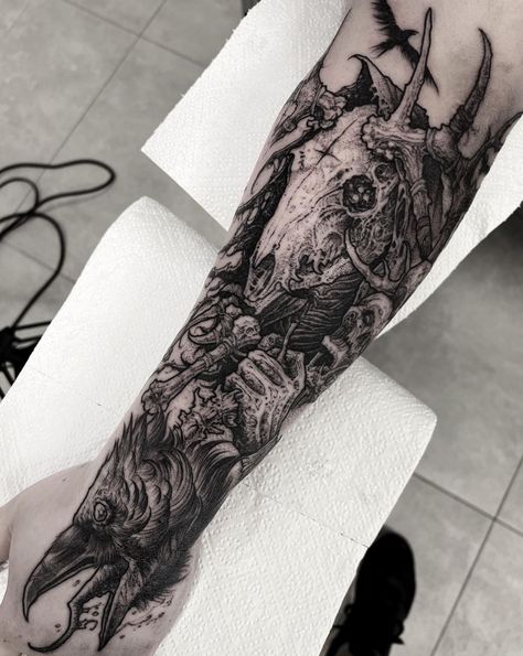 Blackwork Designs, Sketch Tattoo Design, Dark Art Tattoo, Horror Tattoo, Macabre Art, Hand Tattoos For Guys, Dark Tattoo, Black Ink Tattoos, Tattoo Model