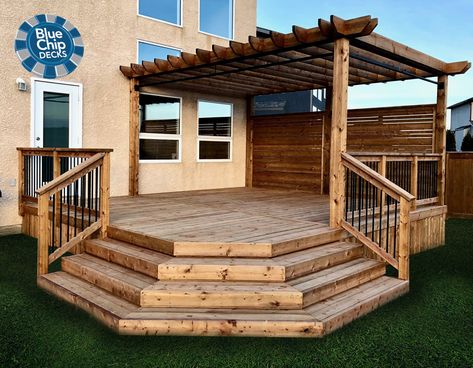 Cedartone Deck With Pergola And Wrapping Stairs.
.
#decks #pergola #deck #deckdesign #pergoladesign #backyard #carpentry Fence Edging Ideas, Fence Edging, Deck Designs, Edging Ideas, Deck With Pergola, Decor Fall, Backyard Garden, Decks, Fence