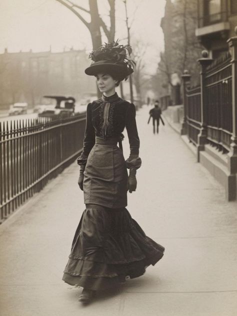 Victorian Winter Fashion, Bella Epoque, Victorian Era Fashion, 1900s Fashion, 1800s Fashion, Dress History, 20th Century Fashion, Victorian Lady, Victorian Clothing