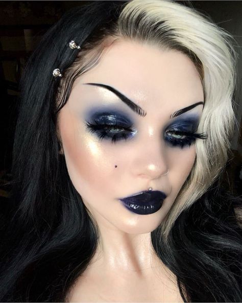 ✖️🕷🌌•STARRY NIGHT•🌌🕷✖️ • • Please tag @jeffreestarcosmetics 🖤 _____ (Some items are #gifted) ✖️Use Goth Vtuber, Baddie Eyeshadow, Mother Makeup, Grunge Goth Aesthetic, Dark Lifestyle, Goth Makeup Ideas, Halloween Costume And Makeup, Goth Mermaid, Makeup For Work