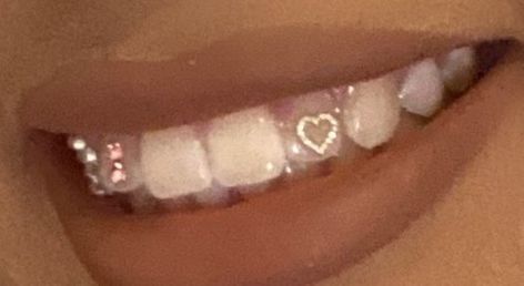 Bijoux Piercing Septum, Pretty Teeth, Dental Jewelry, Grillz Teeth, Diamond Teeth, Grills Teeth, Tooth Gem, Teeth Jewelry, Cute Piercings