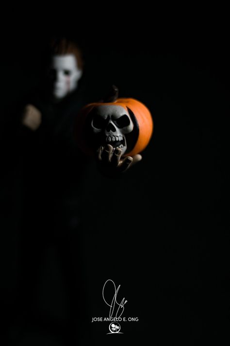 Horror Film Halloween Theme Photoshoot, Theme Photoshoot Ideas, Theme Photoshoot, Product Advertising, Minimalist Halloween, Halloween Photo, Photoshoot Studio, Halloween Movie, Halloween Photoshoot