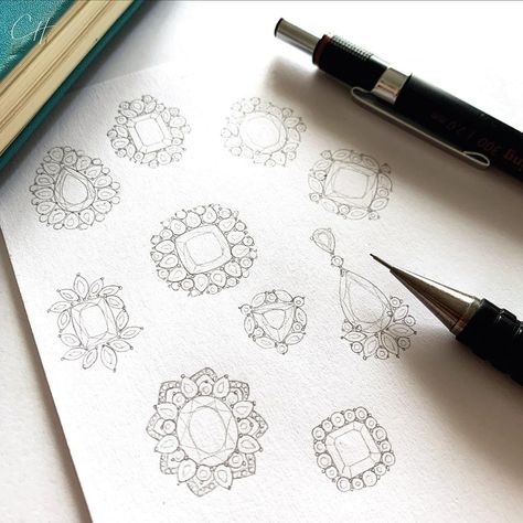 Chloé Hourdain on Instagram: “Drawing just for fun, playing with shapes, trying to find the right balance ✏️ *** Dessiner juste pour le plaisir, jouer avec les formes,…” Jewelry Design Sketch Drawings, Necklace Illustration Drawing, Jwellery Designing Drawing, Jewelry Sketch Design, Jewelry Painting, Jewel Drawing, Gem Drawing, Necklace Drawing, Flower Pattern Drawing