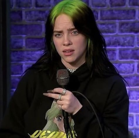 Billie Eilish Serious Face, Billie Eilish Mood Face, Billie Eilish Facial Expressions, Billie Eilish Funny Faces, Billie Eilish Funny Pictures, Funny Billie Eilish, Annoyed Face, Billie Eyelash, Shocked Face