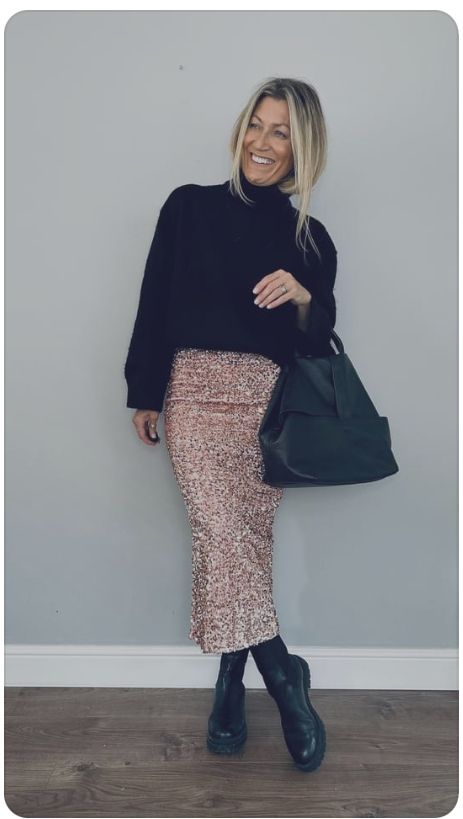 Sequin Skirt Outfit Winter, Sequin Pencil Skirt Outfit, Casual Sequin Outfit, Sequin Midi Skirt Outfit, Sequin Skirt Outfit Casual, Midi Skirt Outfit Winter, Pink Sequin Skirt, Sequin Skirt Outfit, Sequin Skirt Long