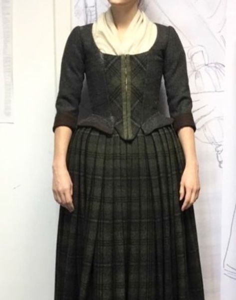 18th Century Scottish Dress, 1740s Fashion Scotland, Scottish Dress For Women, 1740s Fashion, Historical Cosplay, 1700s Fashion, 18th Century Dresses, Medieval Outfit, Irish Folk