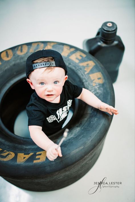 2nd Birthday Photography, Boy Birthday Pictures, Skateboard Pictures, Birthday Picture, 1st Birthday Pictures, 1st Birthday Photoshoot, First Birthday Pictures, Smash Cake Boy, Party Photoshoot