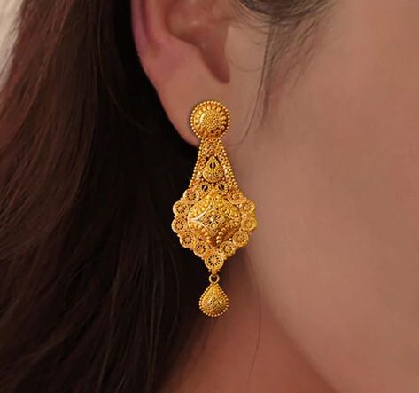 Jhumka Designs Gold, Chandbali Earrings Gold, Gold Chandbali, Latest Earrings Design, Earrings Fancy, Gold Jhumka, Jhumka Designs, Gold Hoop Earring, Gold Jhumka Earrings