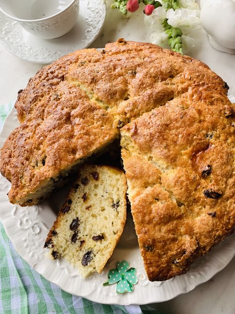 Irish Soda Bread with Raisins and Caraway Seeds Soda Bread With Raisins, Bread With Raisins, Seeded Bread Recipes, Irish Bread, Raisin Recipes, Irish Soda Bread Recipe, Christmas Bread, Seed Bread, Irish Soda